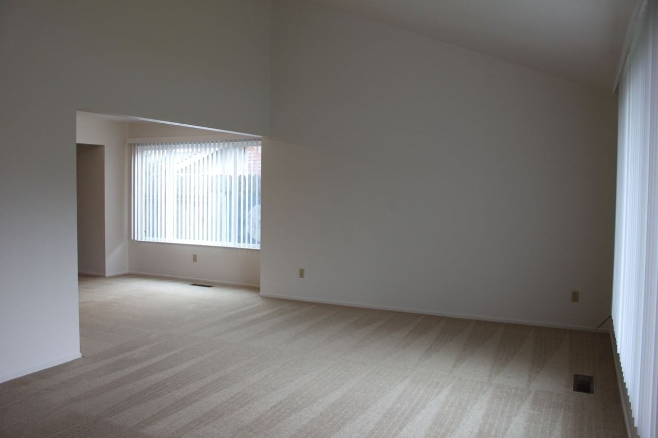 465 Pleasant Hill Ave N - Photo 6 of 16