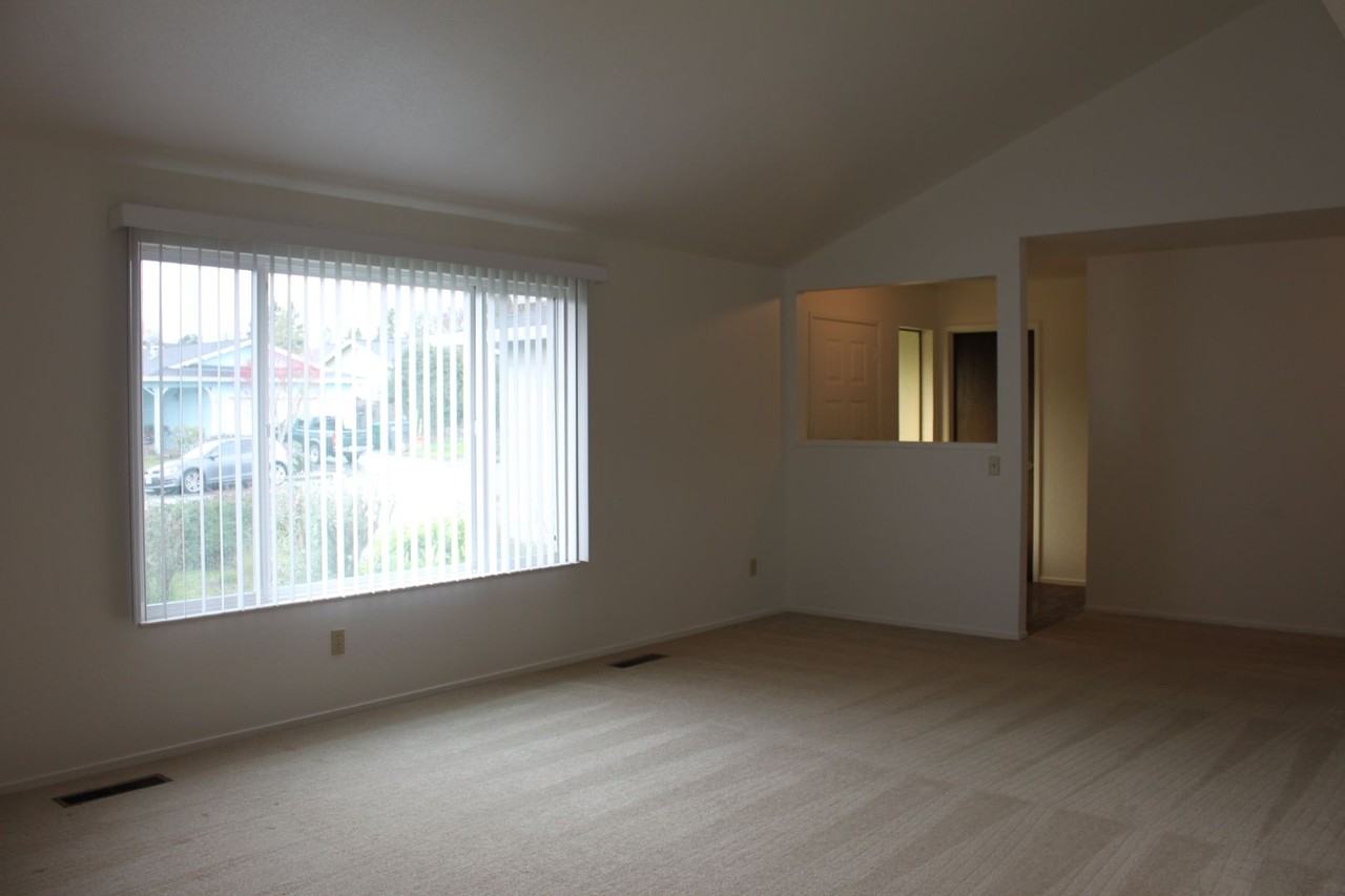 465 Pleasant Hill Ave N - Photo 7 of 16