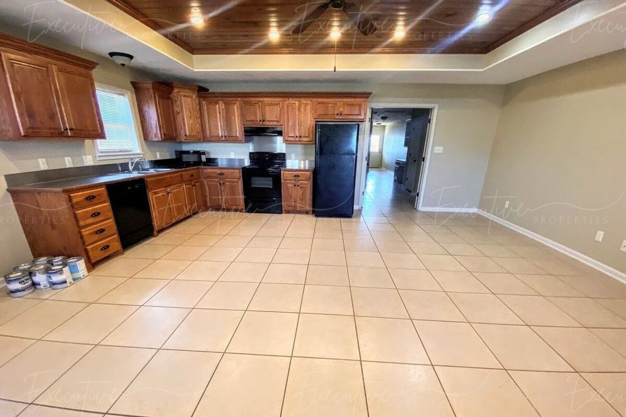 400 Churchill St - Photo 3 of 16