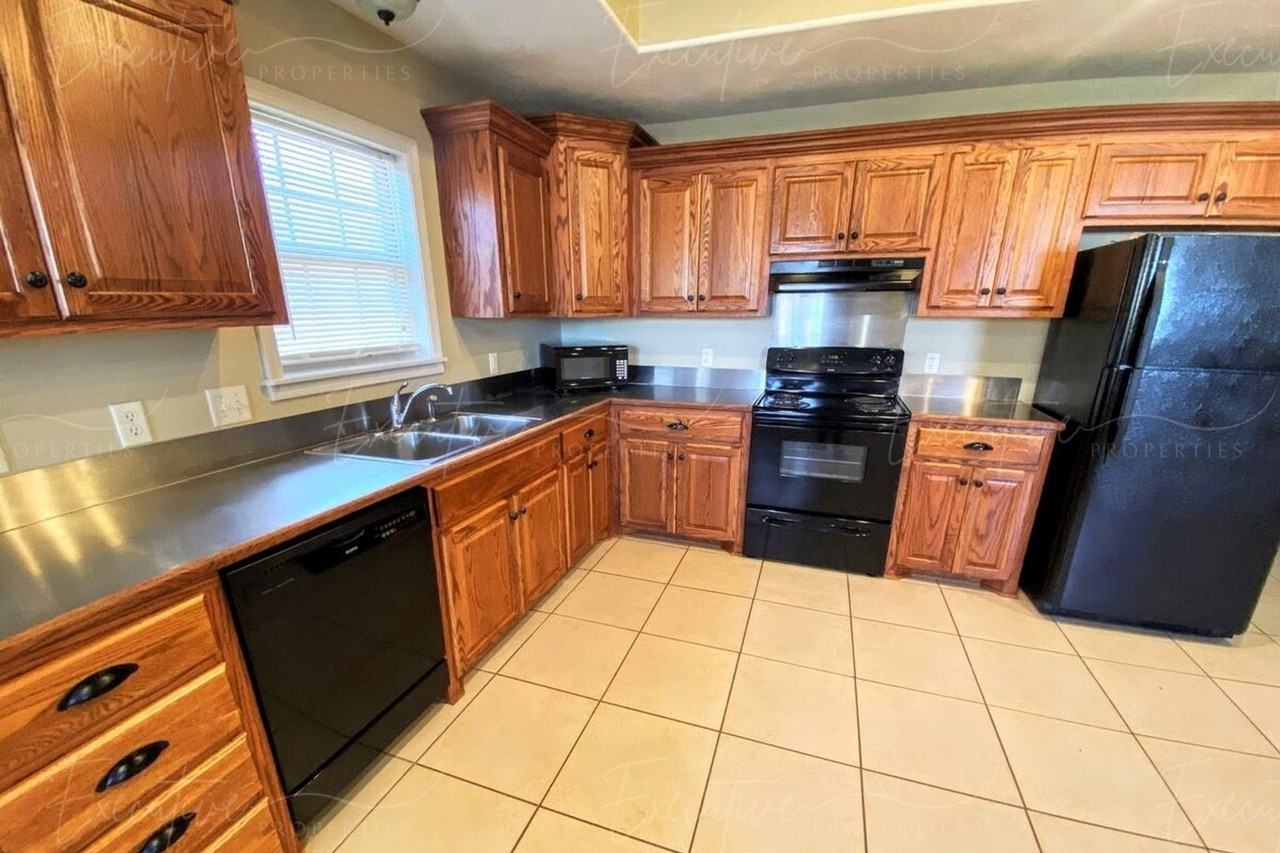 400 Churchill St - Photo 4 of 16