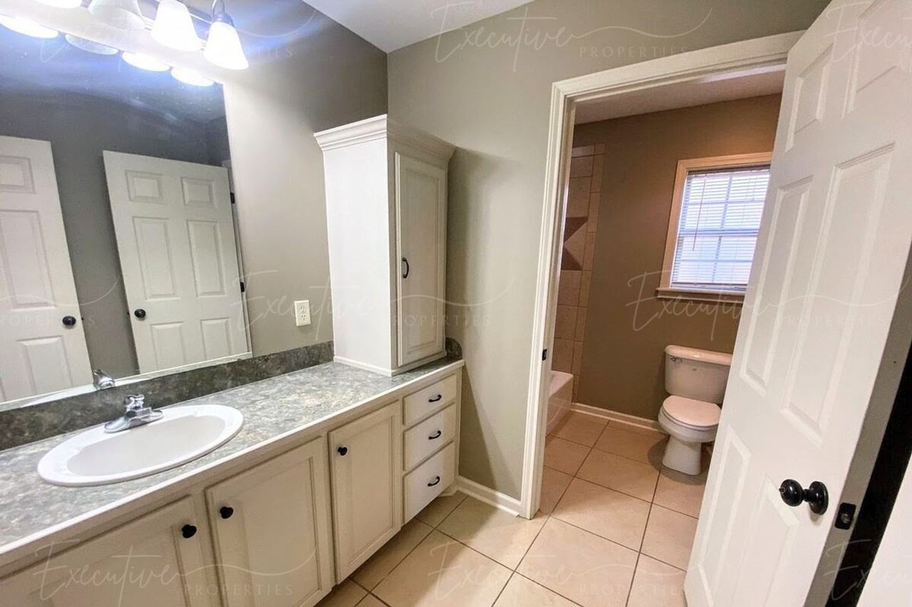 400 Churchill St - Photo 5 of 16