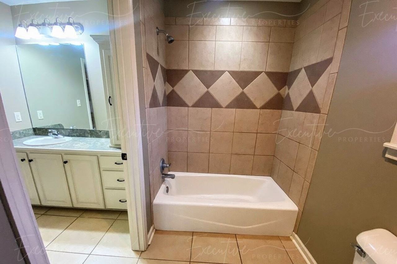 400 Churchill St - Photo 6 of 16