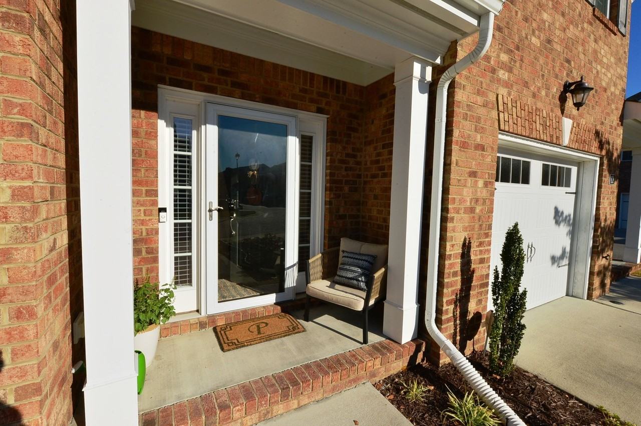 824 Haversham Close - Photo 4 of 33