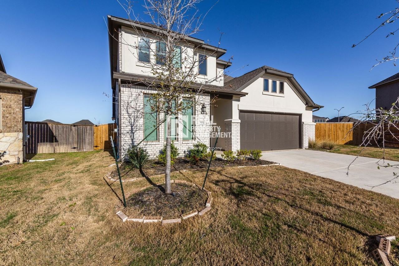 2105 Bonavista Way - Photo 5 of 46