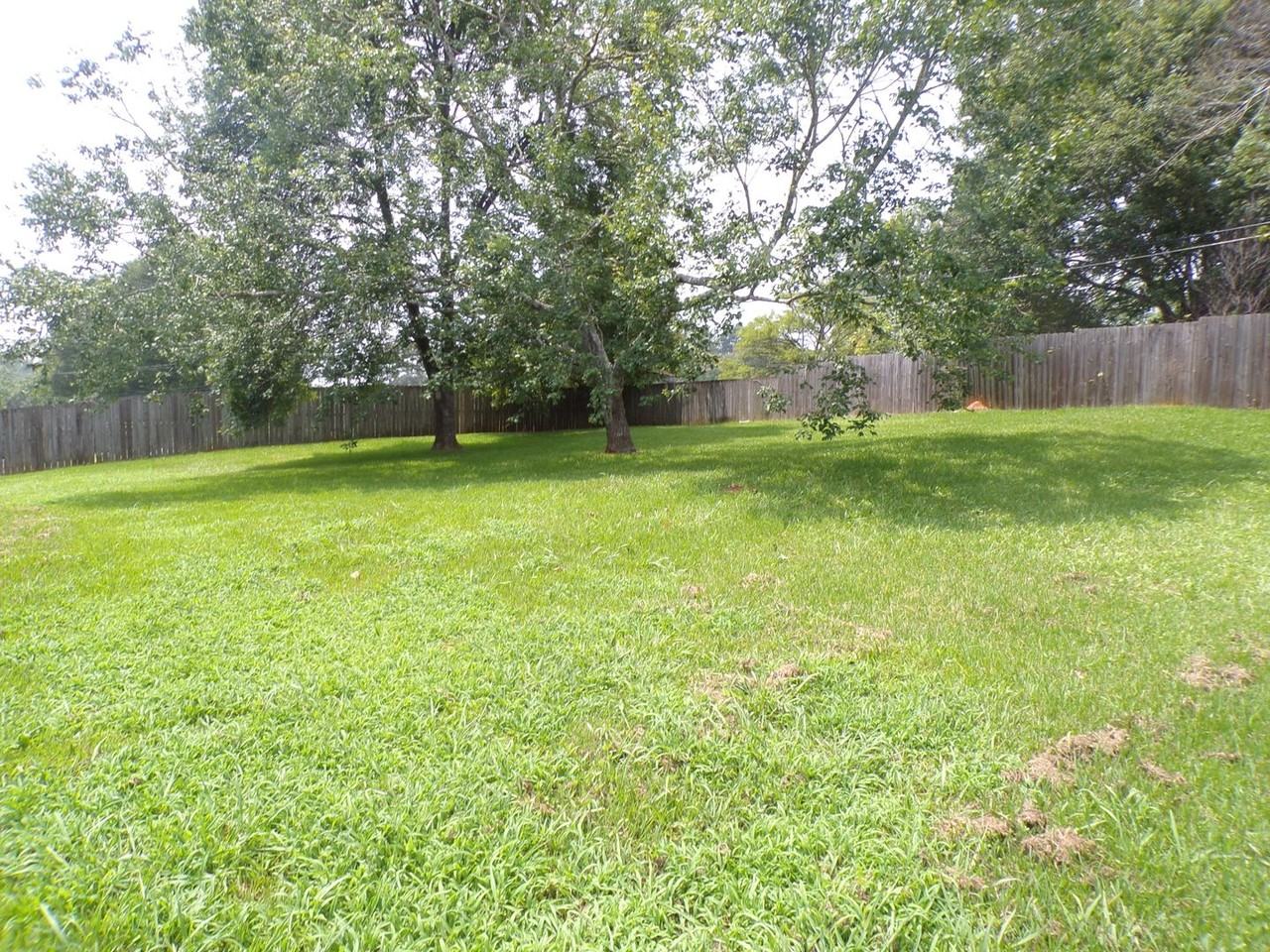 104 Glenn St - Photo 3 of 19