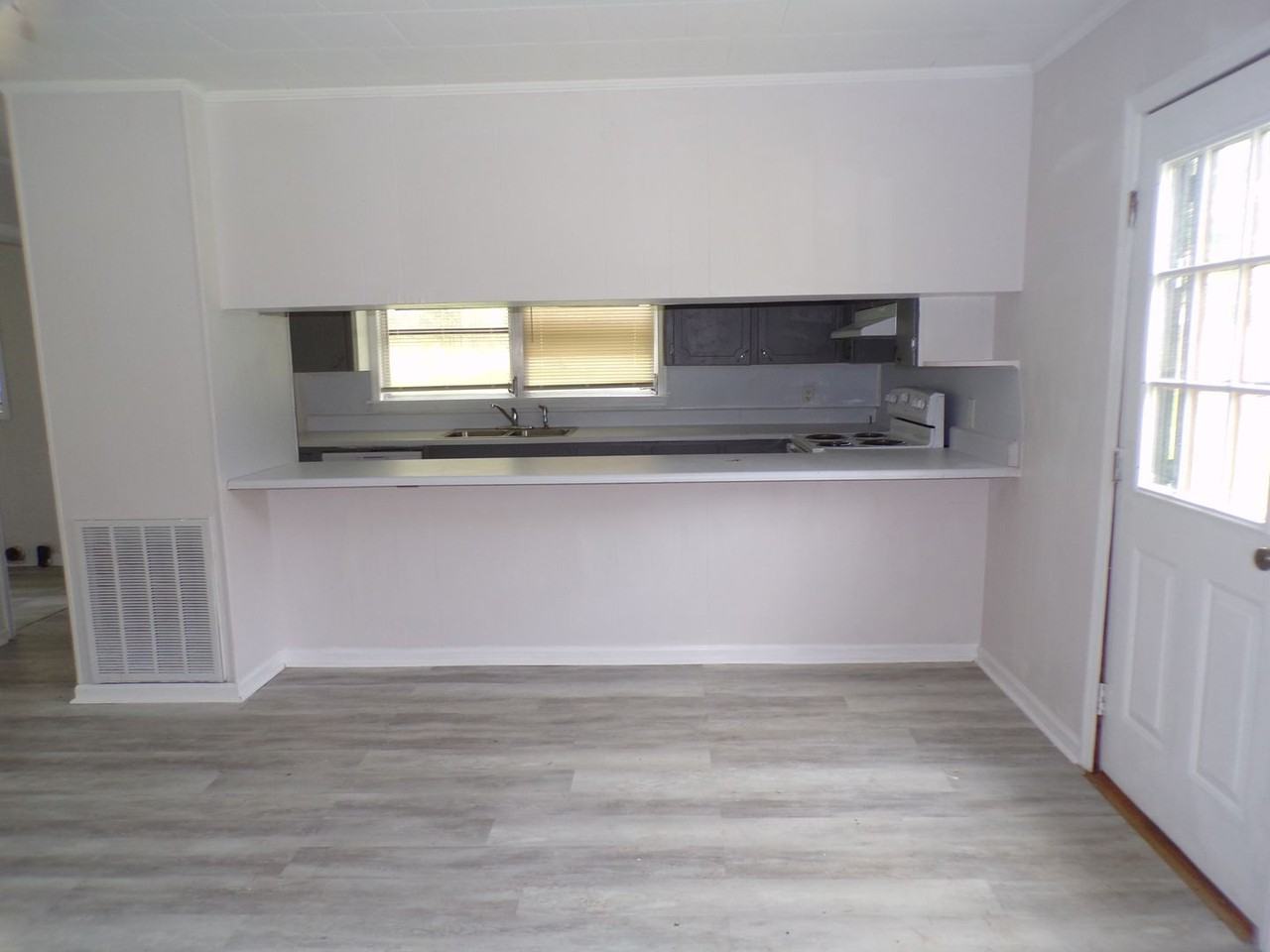 104 Glenn St - Photo 6 of 19