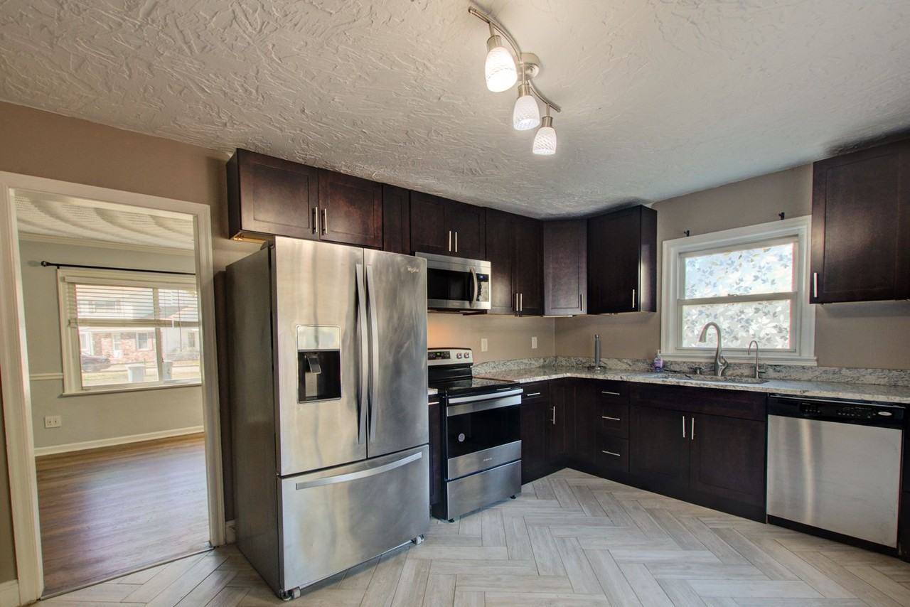 200 Cynthia Dr - Photo 6 of 42