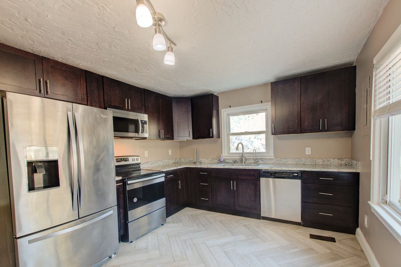 200 Cynthia Dr - Photo 7 of 42