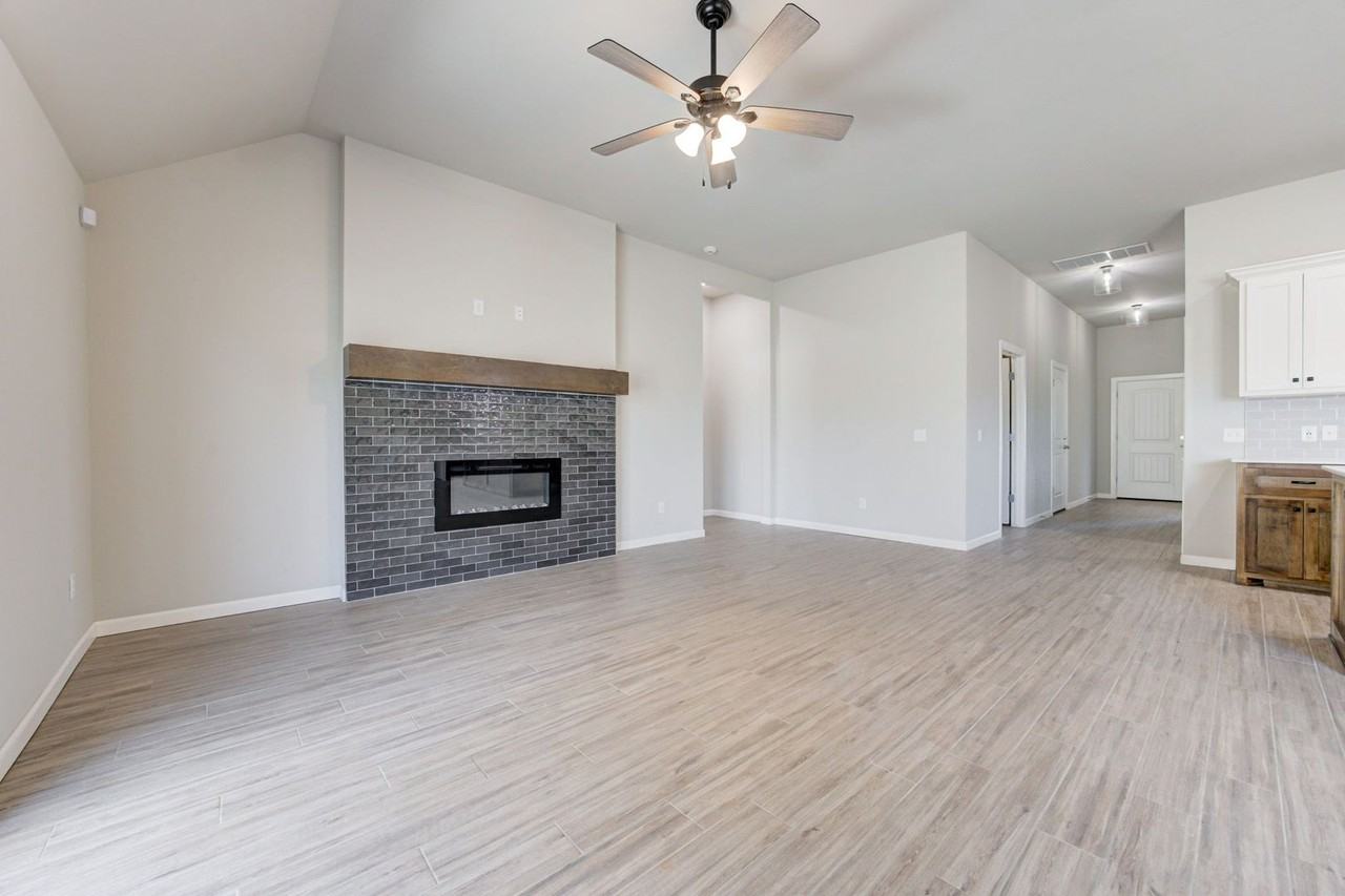 1167 Atlantic Ave - Photo 4 of 22