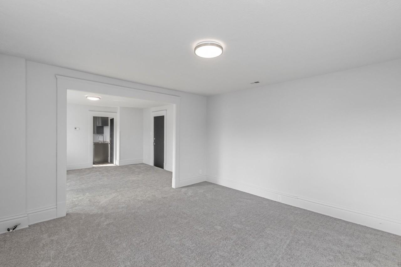 205 W Cambridge St - Photo 2 of 12