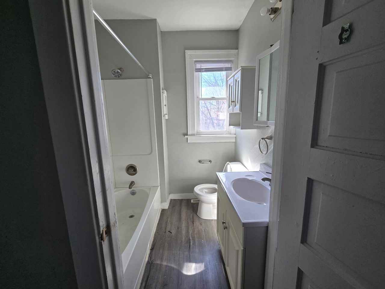 309 E 11th St - Photo 2 of 11