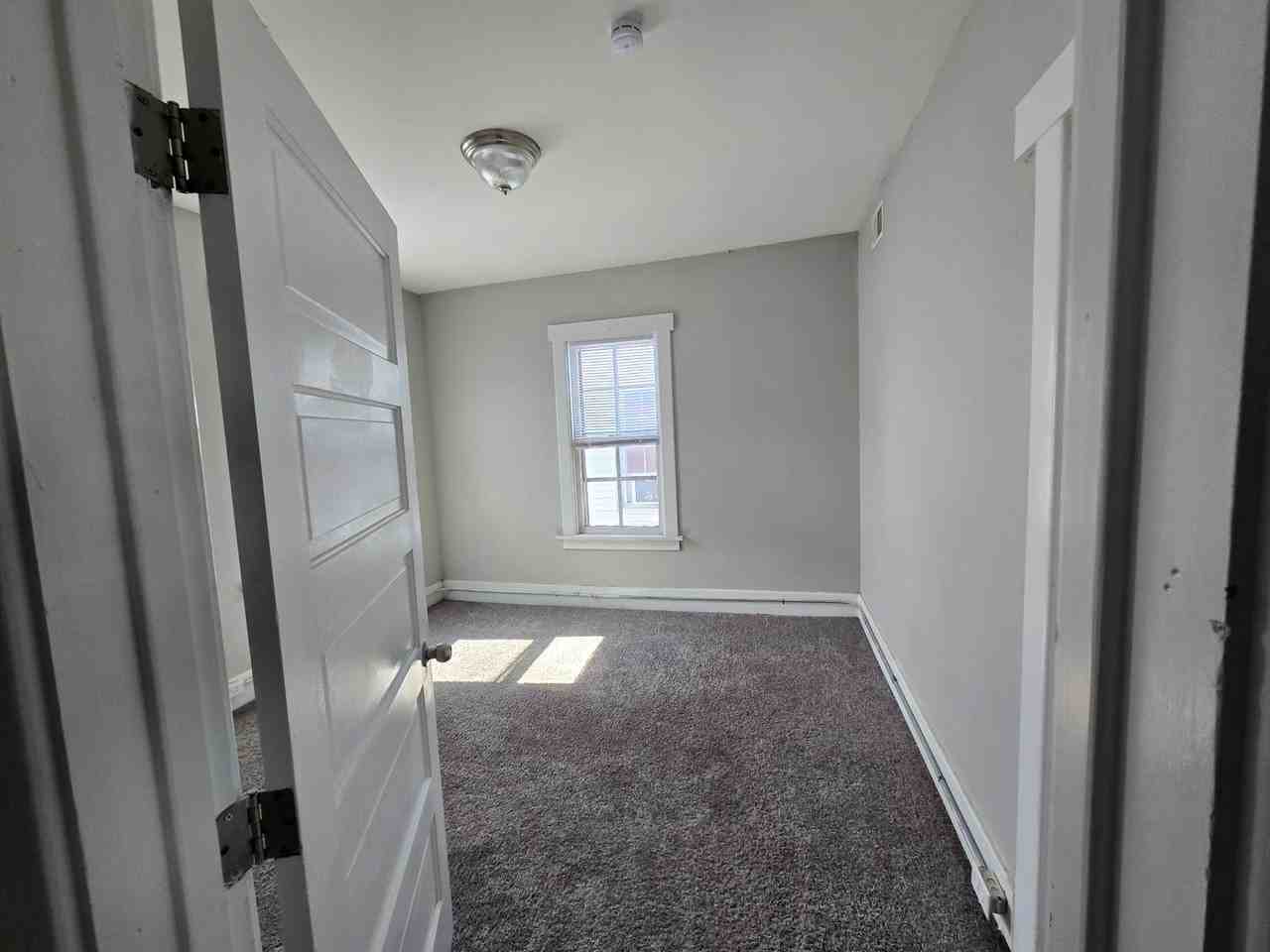 309 E 11th St - Photo 5 of 11