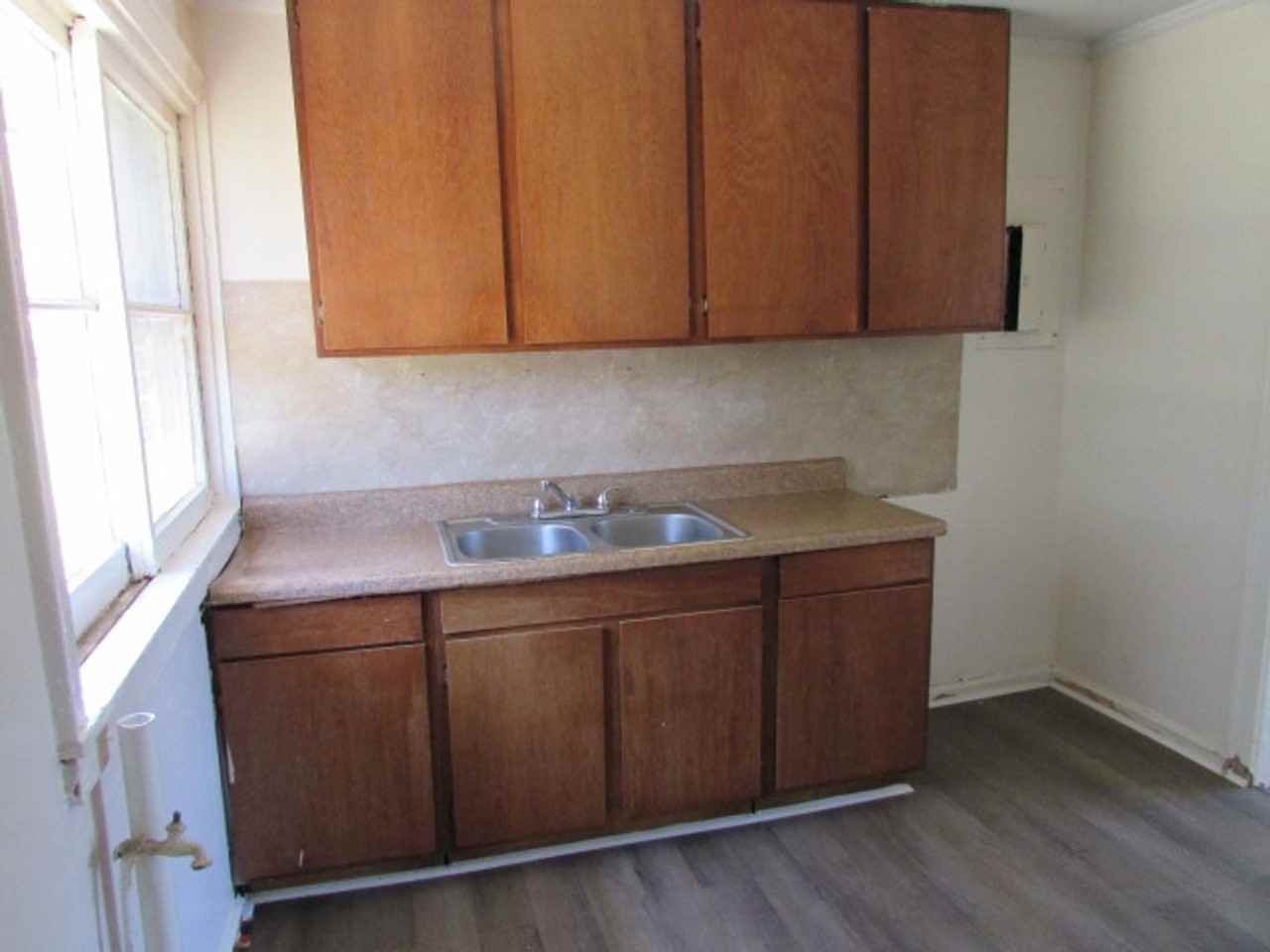 213 Highland Ave - Photo 4 of 7