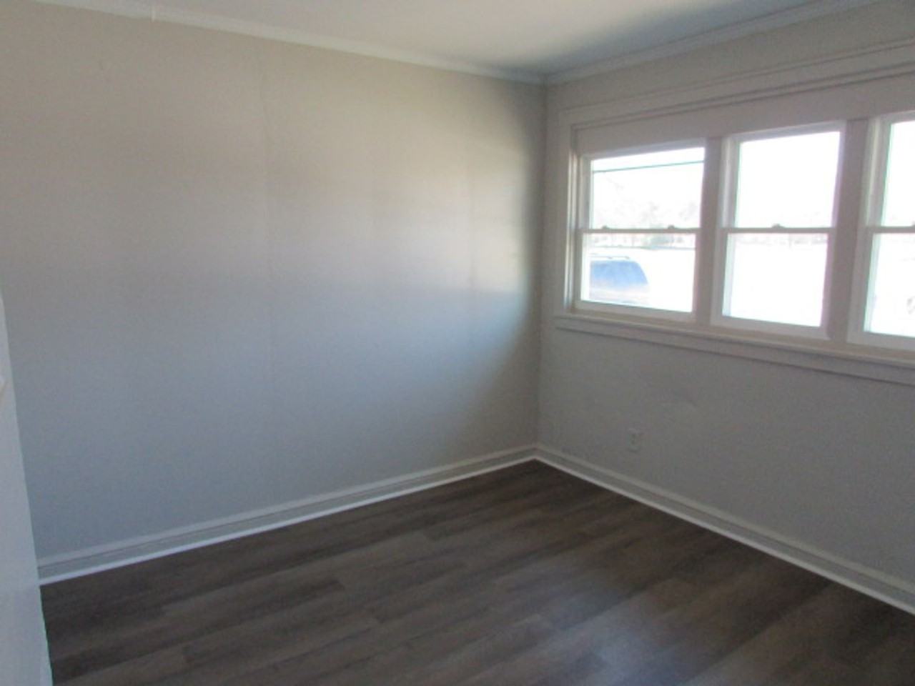 215 Highland Ave - Photo 4 of 6