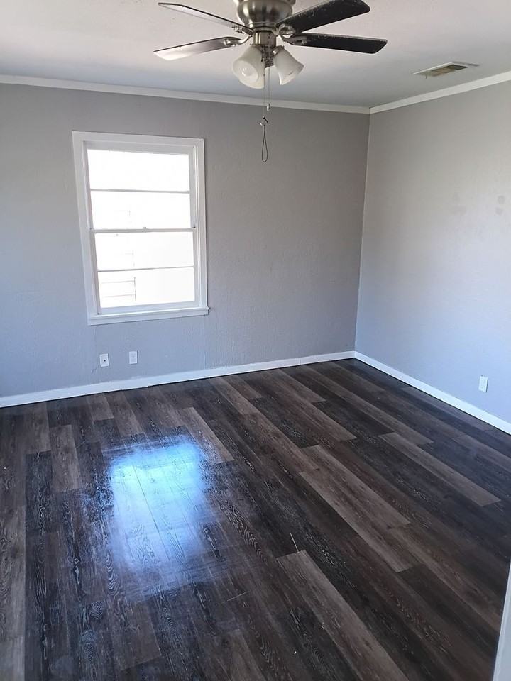 632 E Sears St - Photo 6 of 13