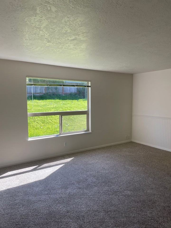 1080 Vista Ave Se - Photo 3 of 23