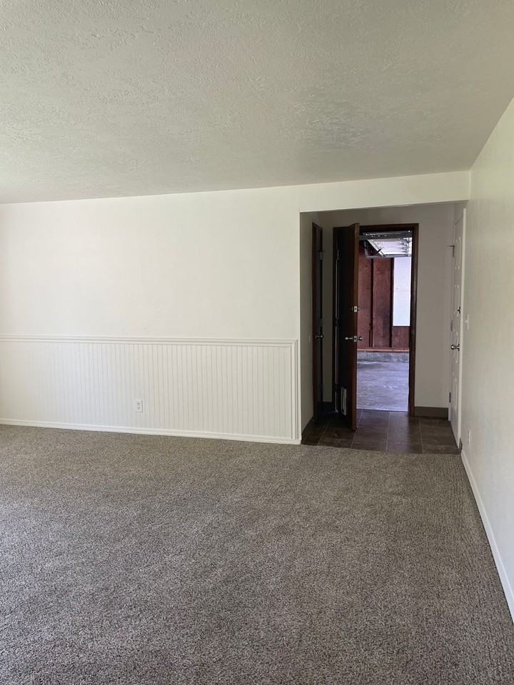 1080 Vista Ave Se - Photo 4 of 23