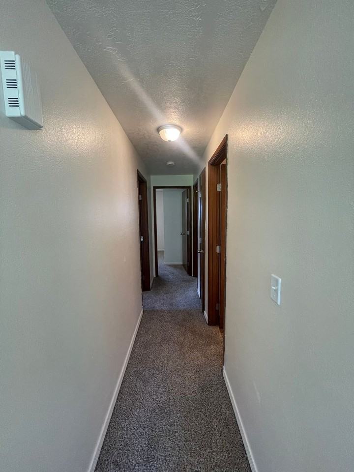 1080 Vista Ave Se - Photo 6 of 23