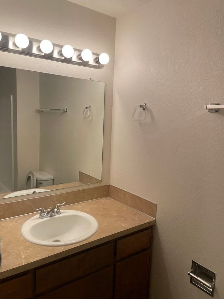 1080 Vista Ave Se - Photo 7 of 23