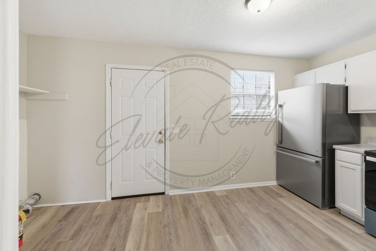 2431 Woodale Ln - Photo 6 of 23