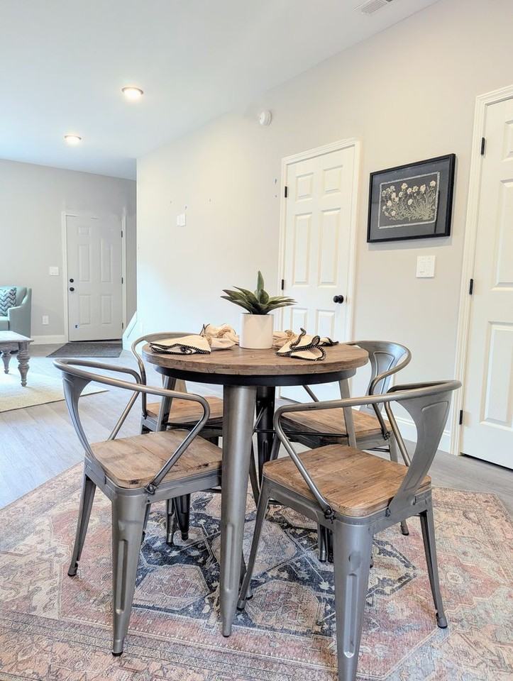 Brand New 2 Bedroom 1.5 Apartment - Photo 3 of 15