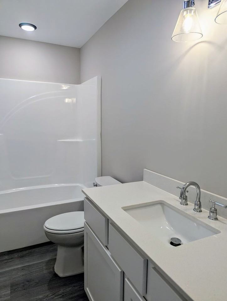 Brand New 2 Bedroom 1.5 Apartment - Photo 5 of 15