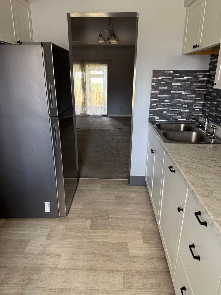 2712 Audubon Dr #B - Photo 3 of 14