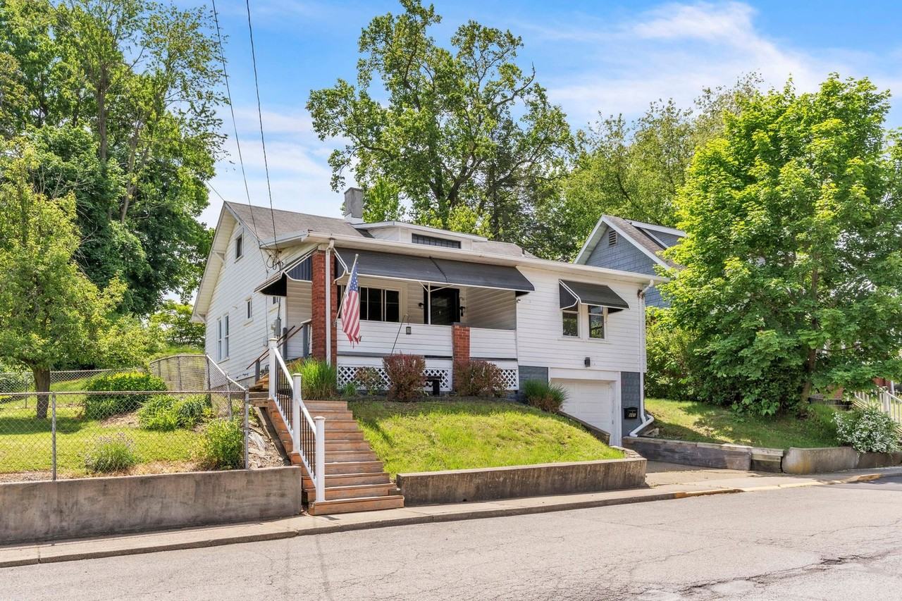 441 Webster St - Photo 2 of 29