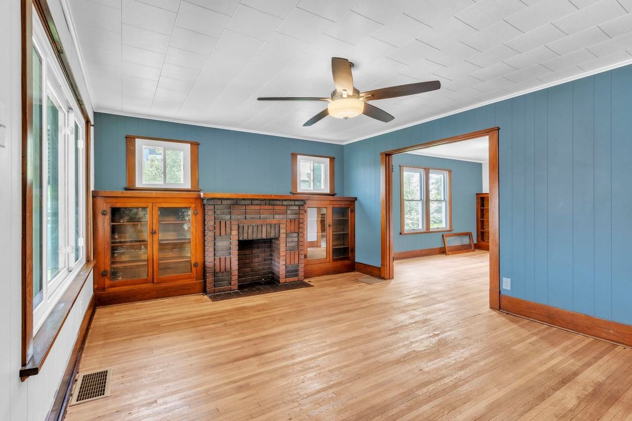 441 Webster St - Photo 5 of 29