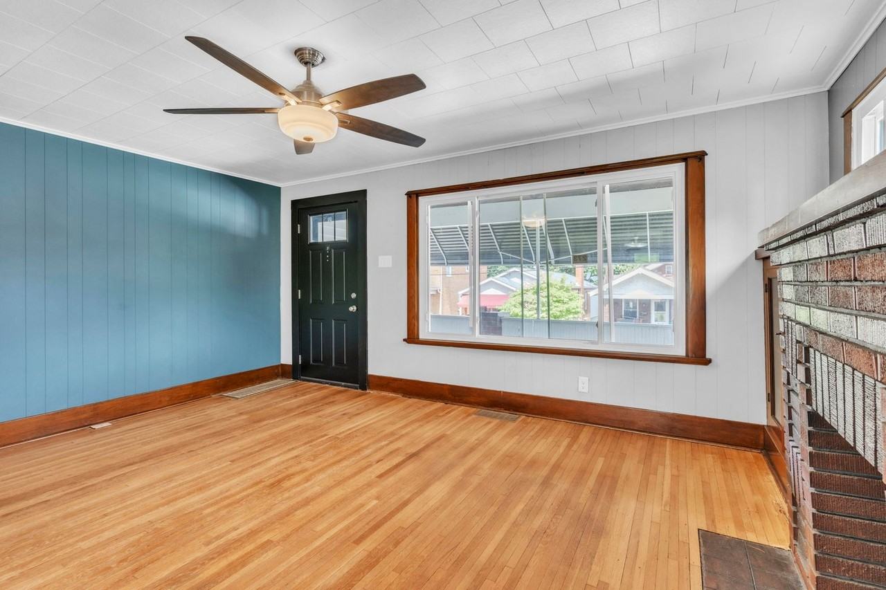 441 Webster St - Photo 6 of 29