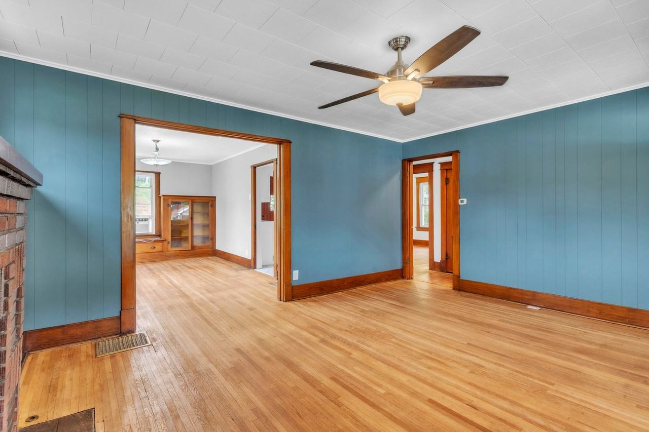 441 Webster St - Photo 7 of 29