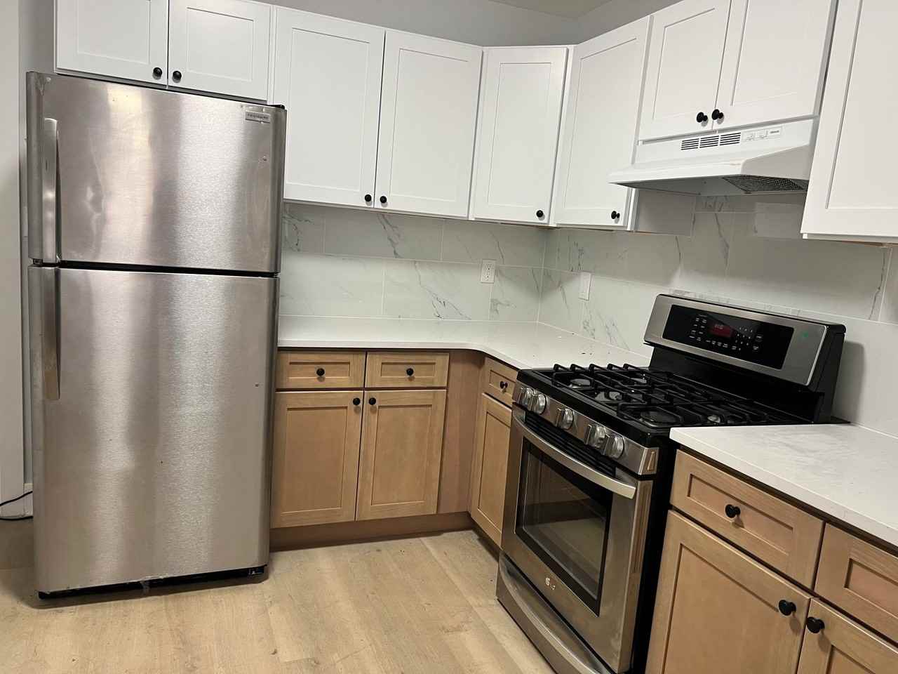 2619 Dickinson St - Photo 7 of 10