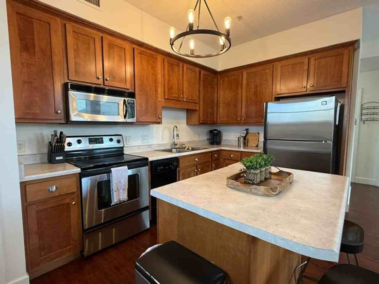 135 E Prairie Ave - Photo 3 of 9