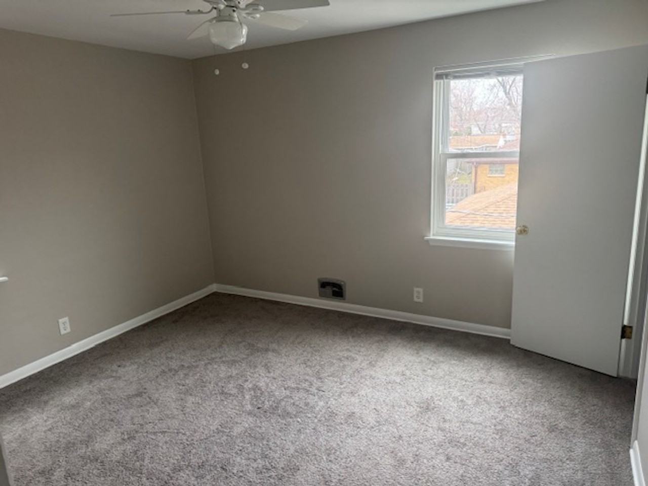 18006 Wentworth Ave - Photo 4 of 14