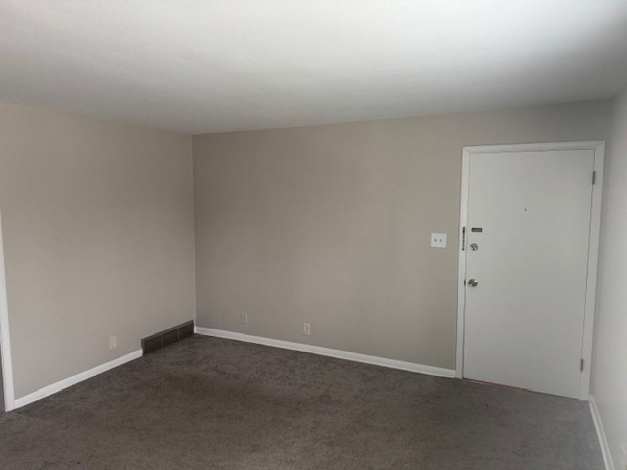 18006 Wentworth Ave - Photo 7 of 14