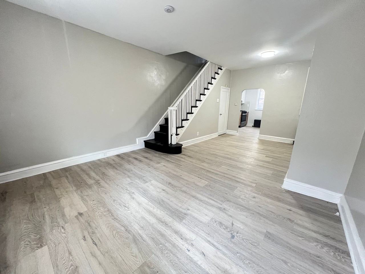 1411 S Etting St - Photo 5 of 32