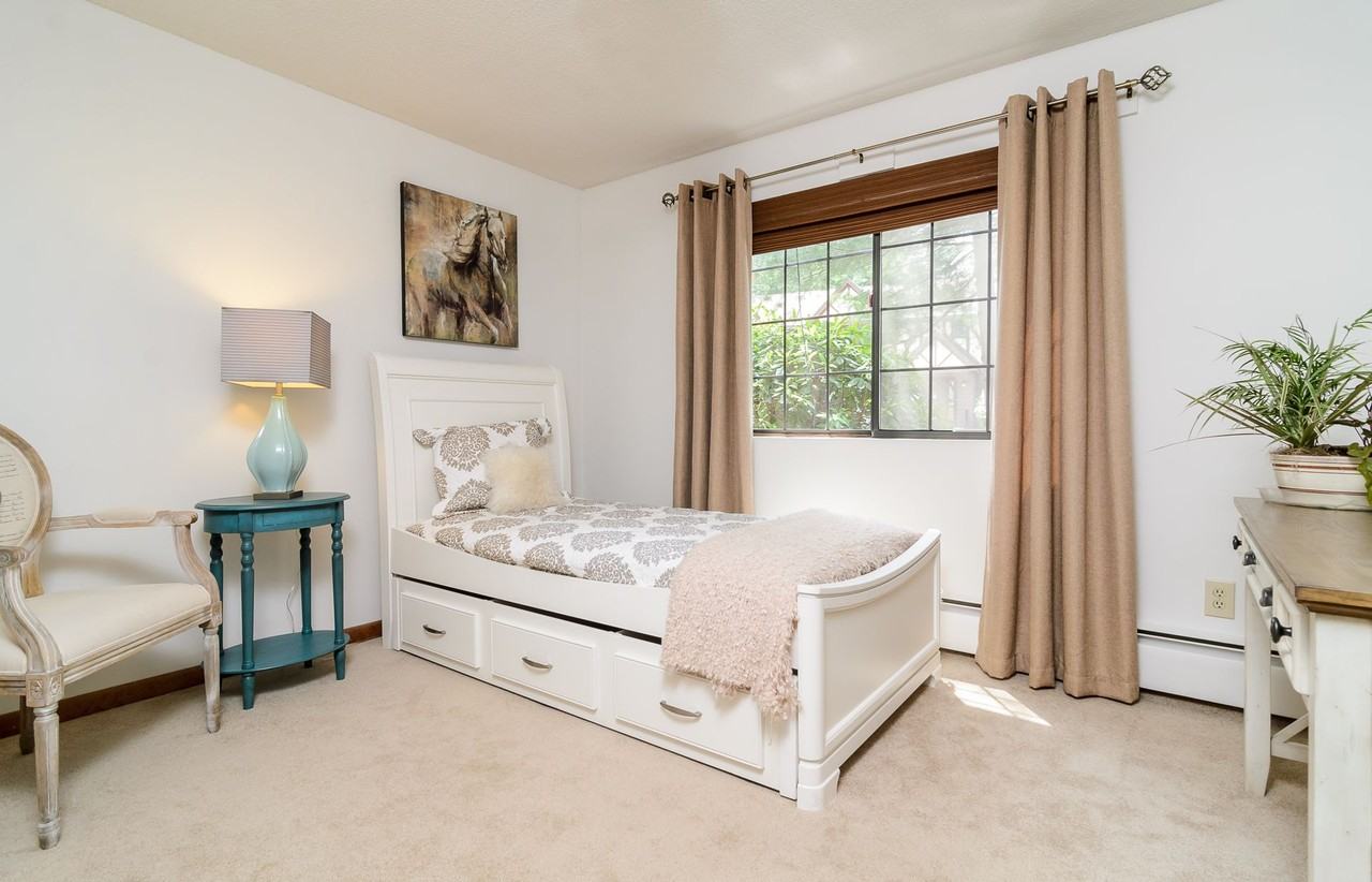 Putnam Village - Photo 5 of 10