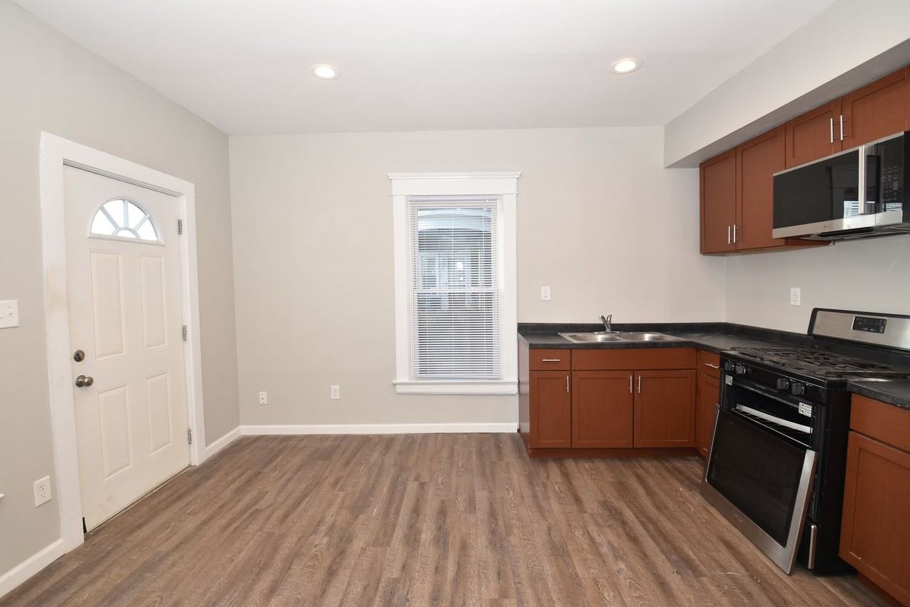 111 S West St - Photo 4 of 13