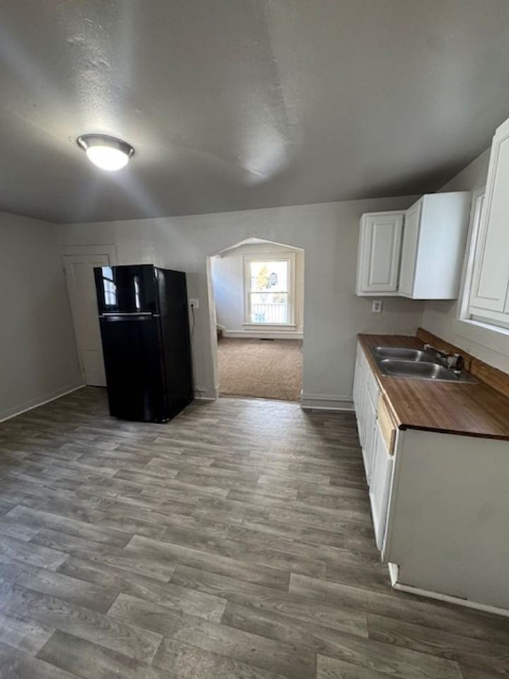 311 W Williams St - Photo 3 of 7