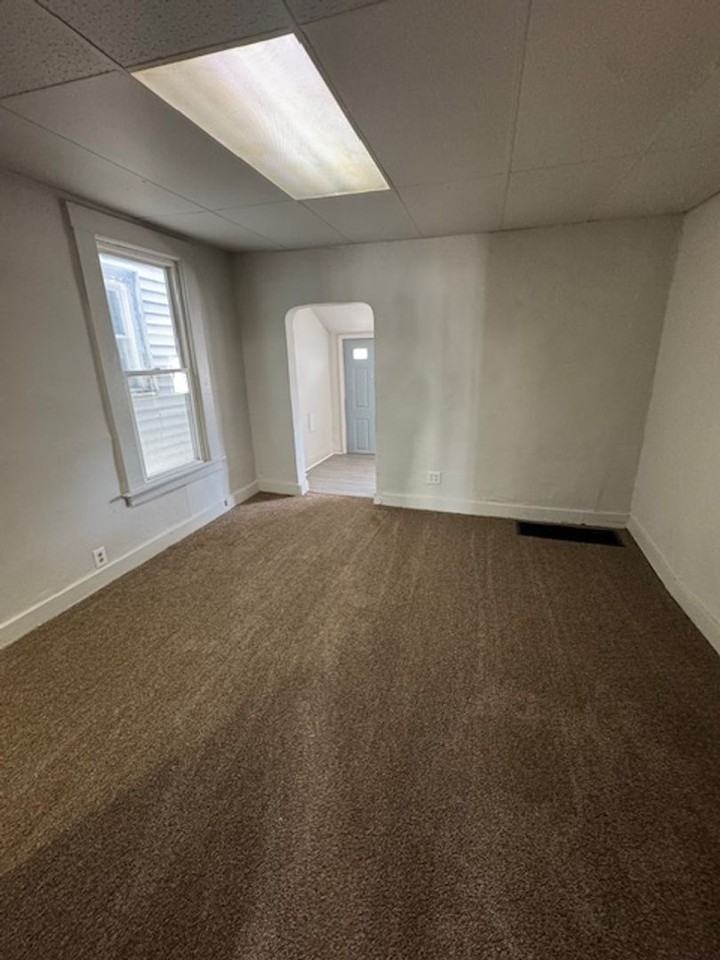 311 W Williams St - Photo 4 of 7