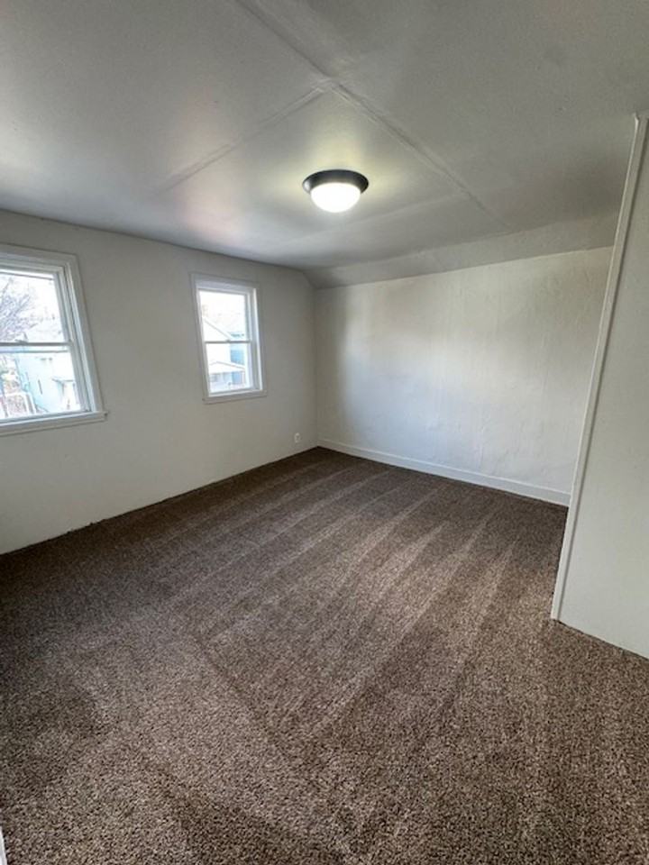 311 W Williams St - Photo 5 of 7