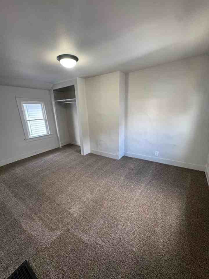 311 W Williams St - Photo 6 of 7