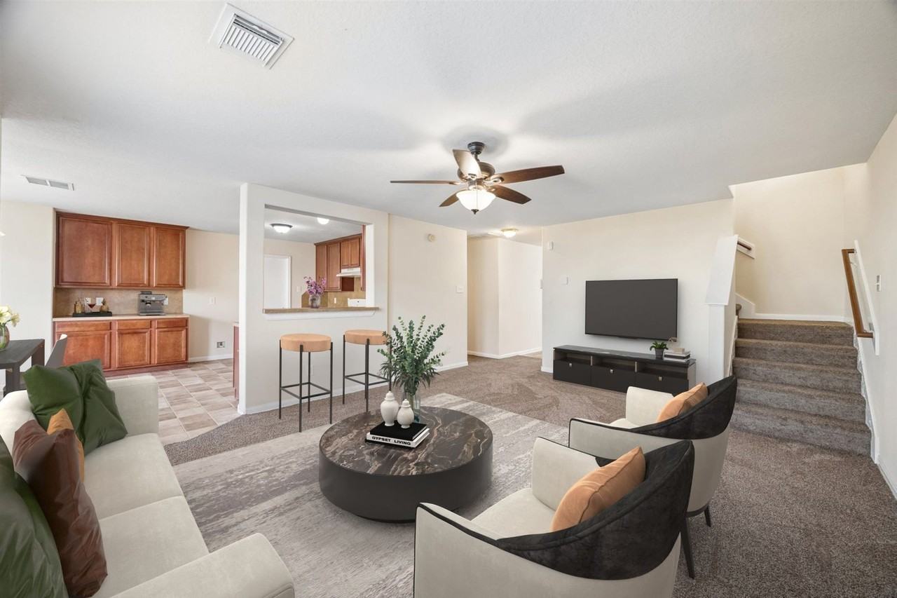 20218 Stonegrove Ct - Photo 4 of 23