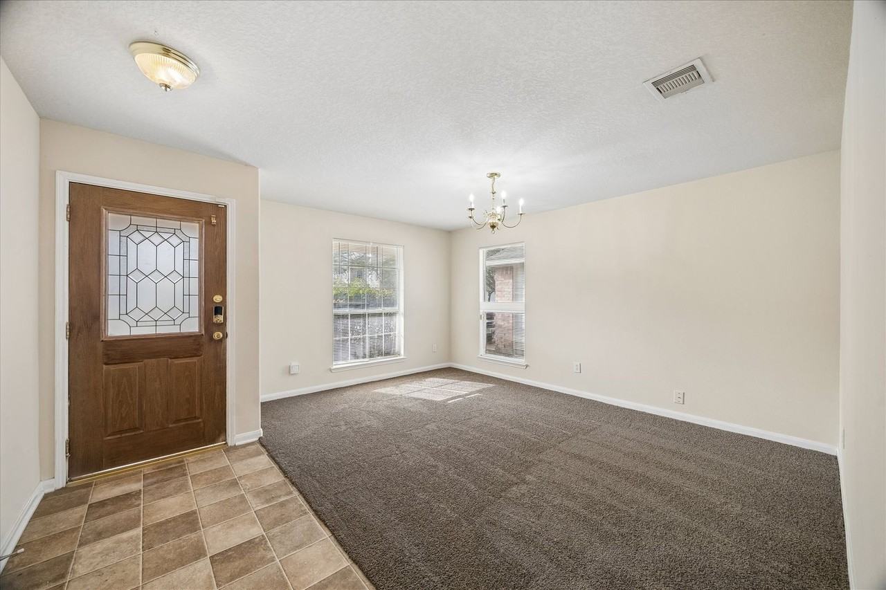 20218 Stonegrove Ct - Photo 5 of 23