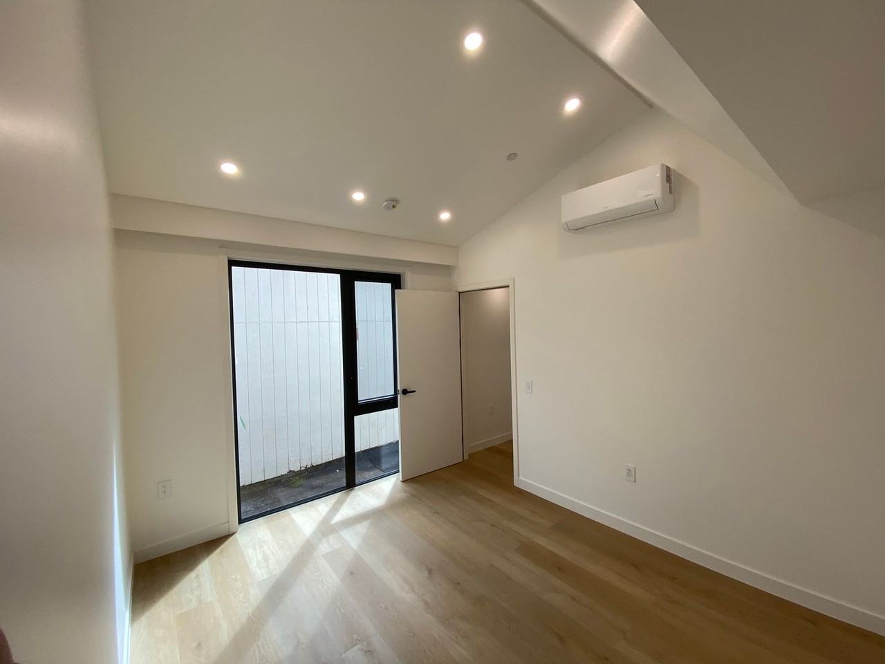 1320 River St - Photo 3 of 10