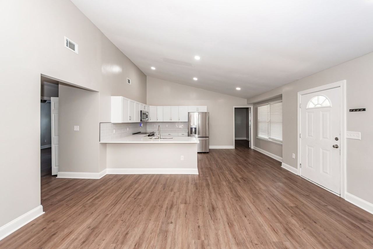 1240 Maryland Dr - Photo 6 of 37