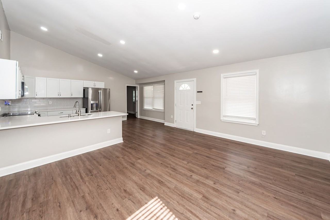 1240 Maryland Dr - Photo 7 of 37