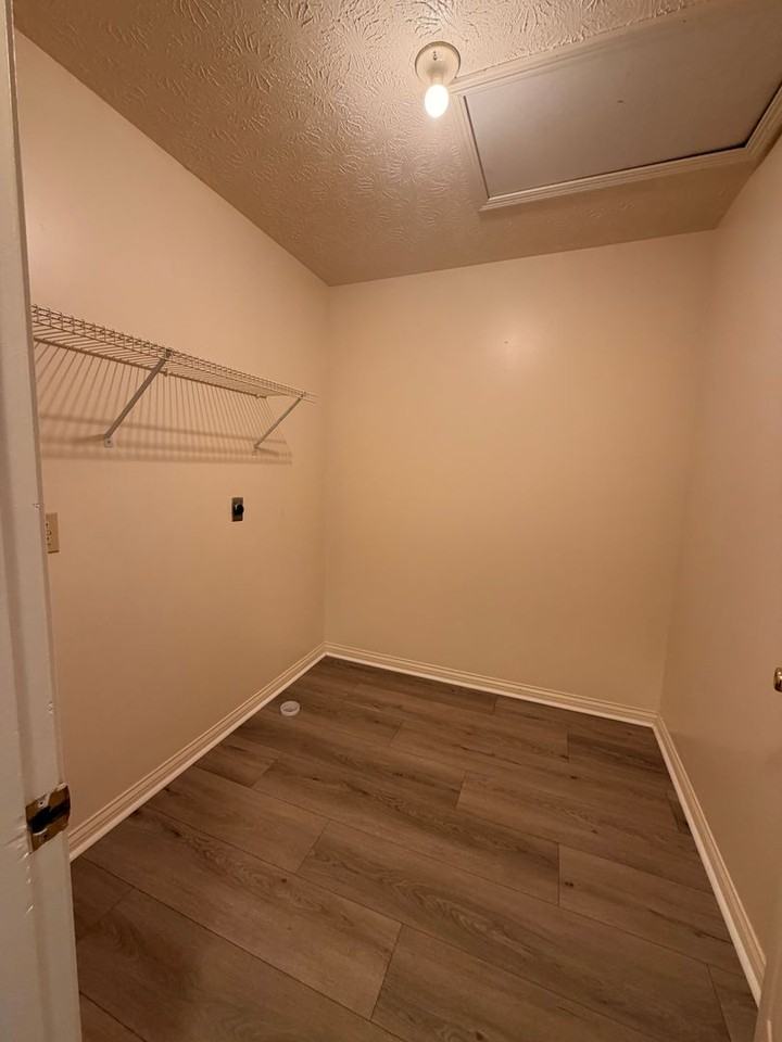 408 Darley Crk - Photo 5 of 8