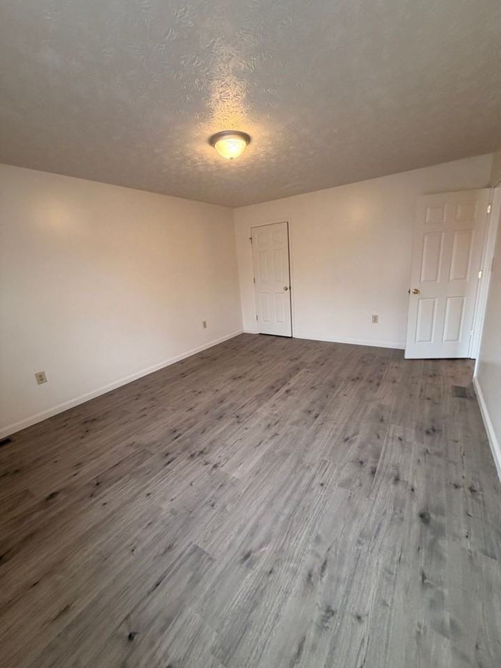 408 Darley Crk - Photo 7 of 8