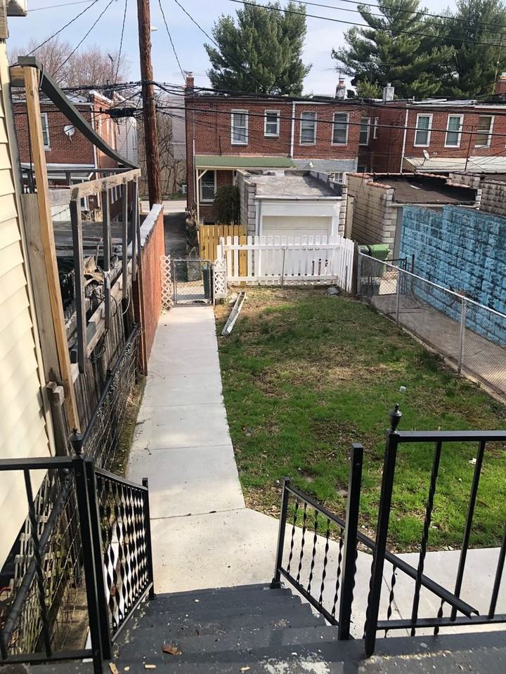 2848 Pelham Ave - Photo 2 of 16